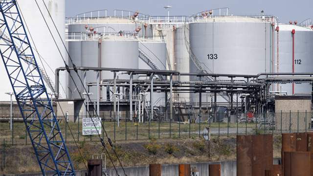 Фото - В бундестаге назвали катастрофой возможный запрет на импорт российской нефти
